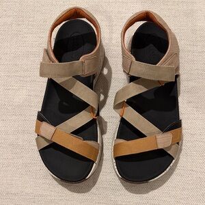 Taos super Z water friendly Sandals size 10